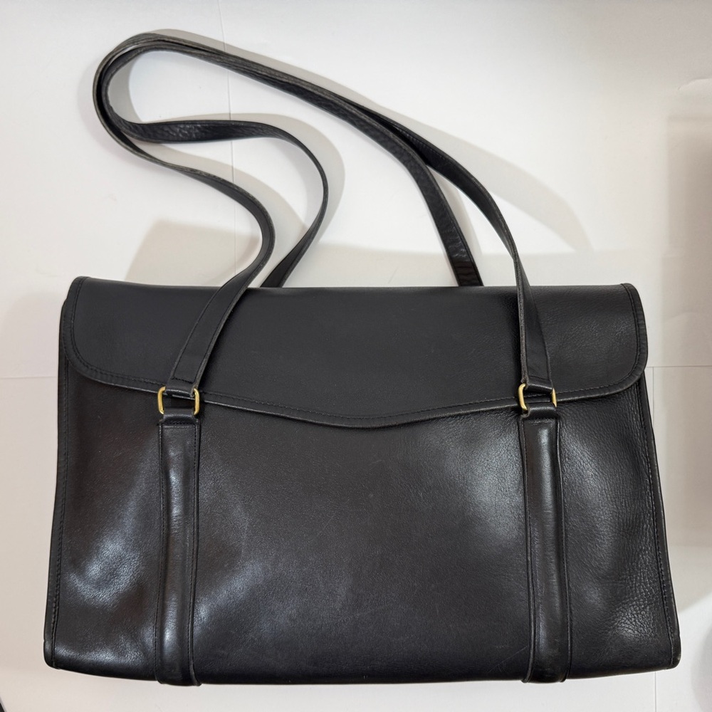 COACH | MADE in NYC, USA
Beloved Vintage Envelope Portfolio 
Black 
Hang Tag